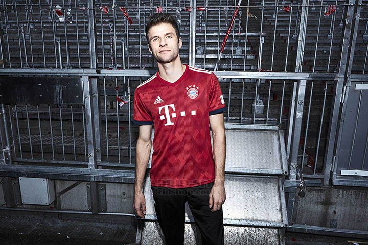 bayern-munich-adidas-home-kit-2018-19-muller.jpg