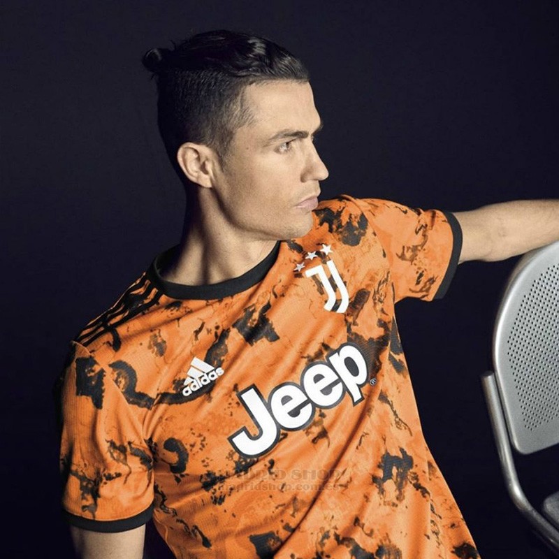 Juventus-2020-21-Third-Kit-CR7.jpg